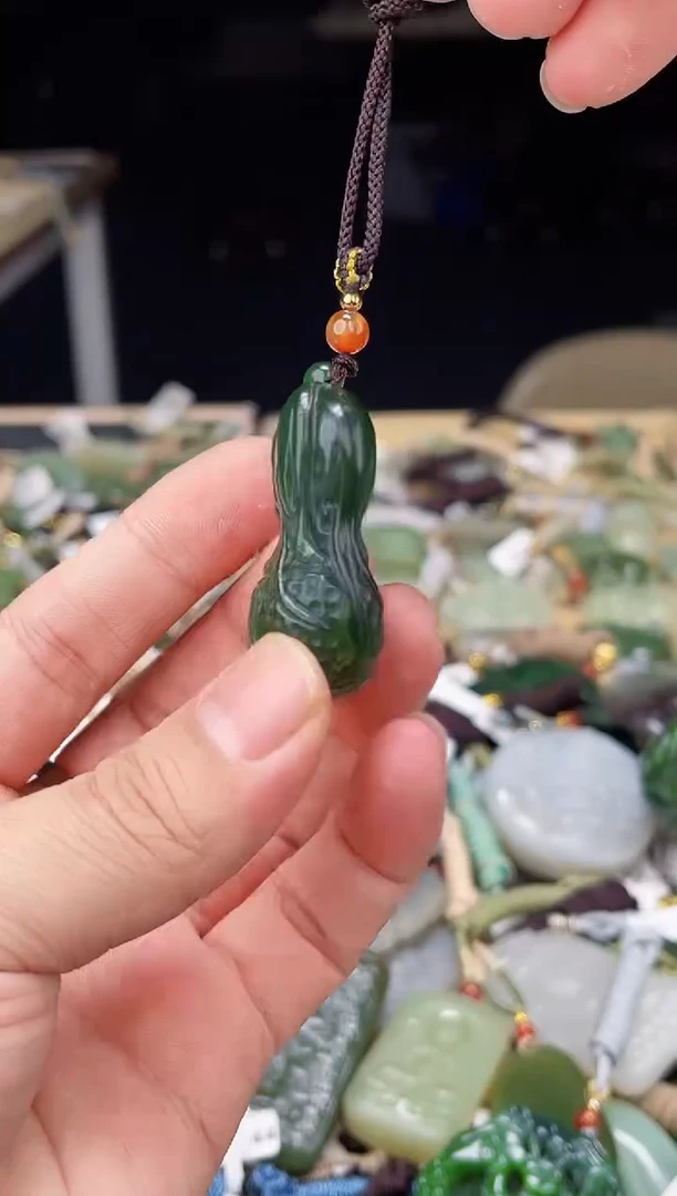 颈饰未镶嵌和田玉1