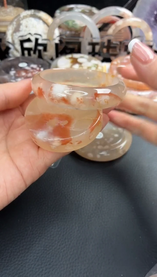 未镶嵌手镯（圆镯）石英质玉53