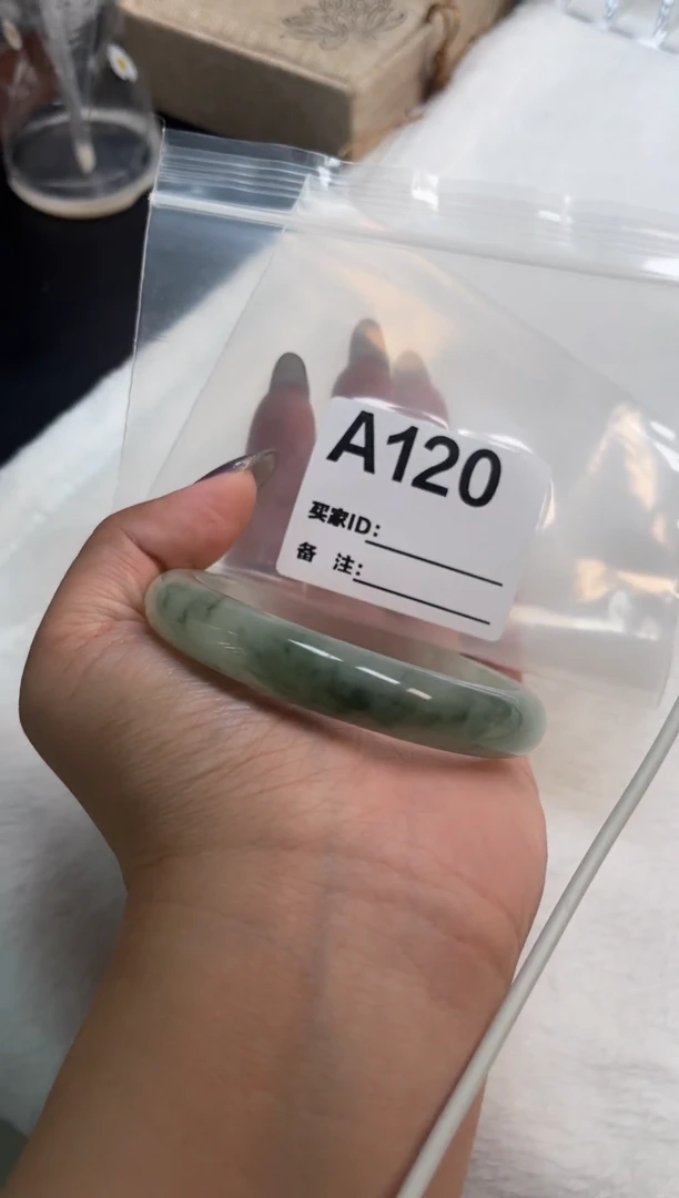 石英质玉（天山翠）手镯未镶嵌A120