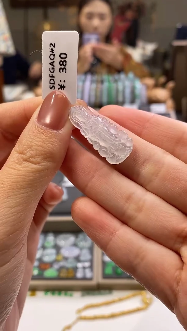 颈饰未镶嵌翡翠观音