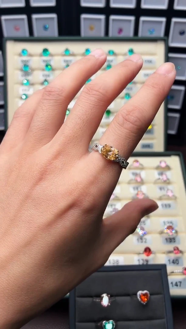 银S925镶嵌戒指绿柱石（摩根石）444