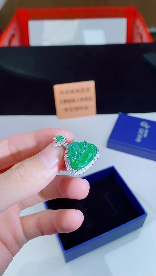 颈饰未镶嵌翡翠   ·