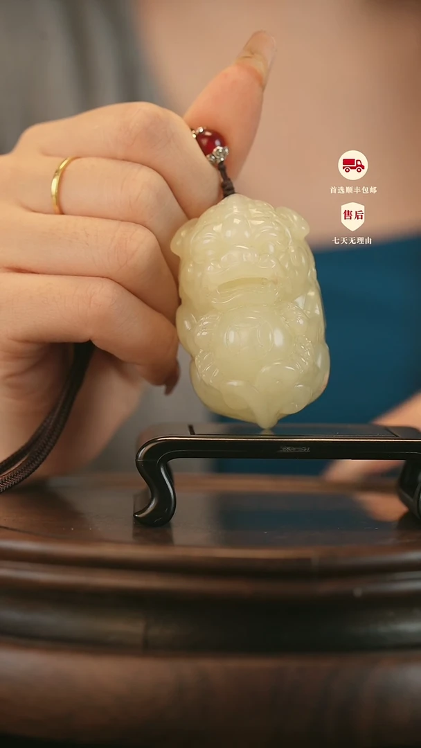 云南石竹叶青雕刻：有求必应手把件挂件