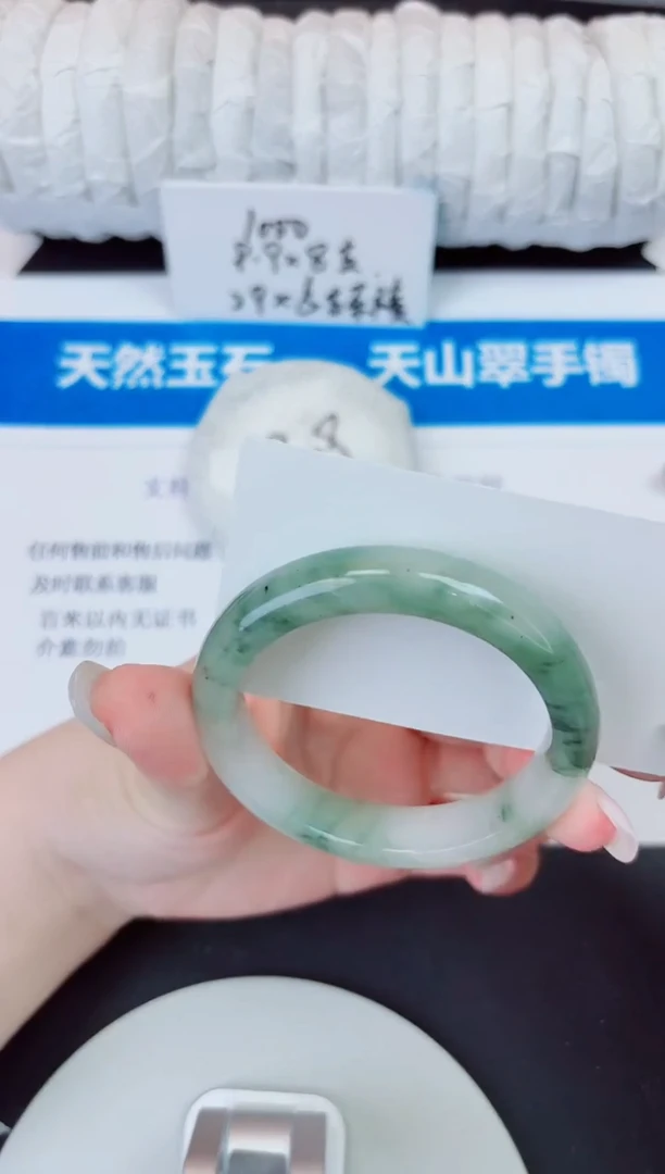 未镶嵌手镯石英质玉84/53