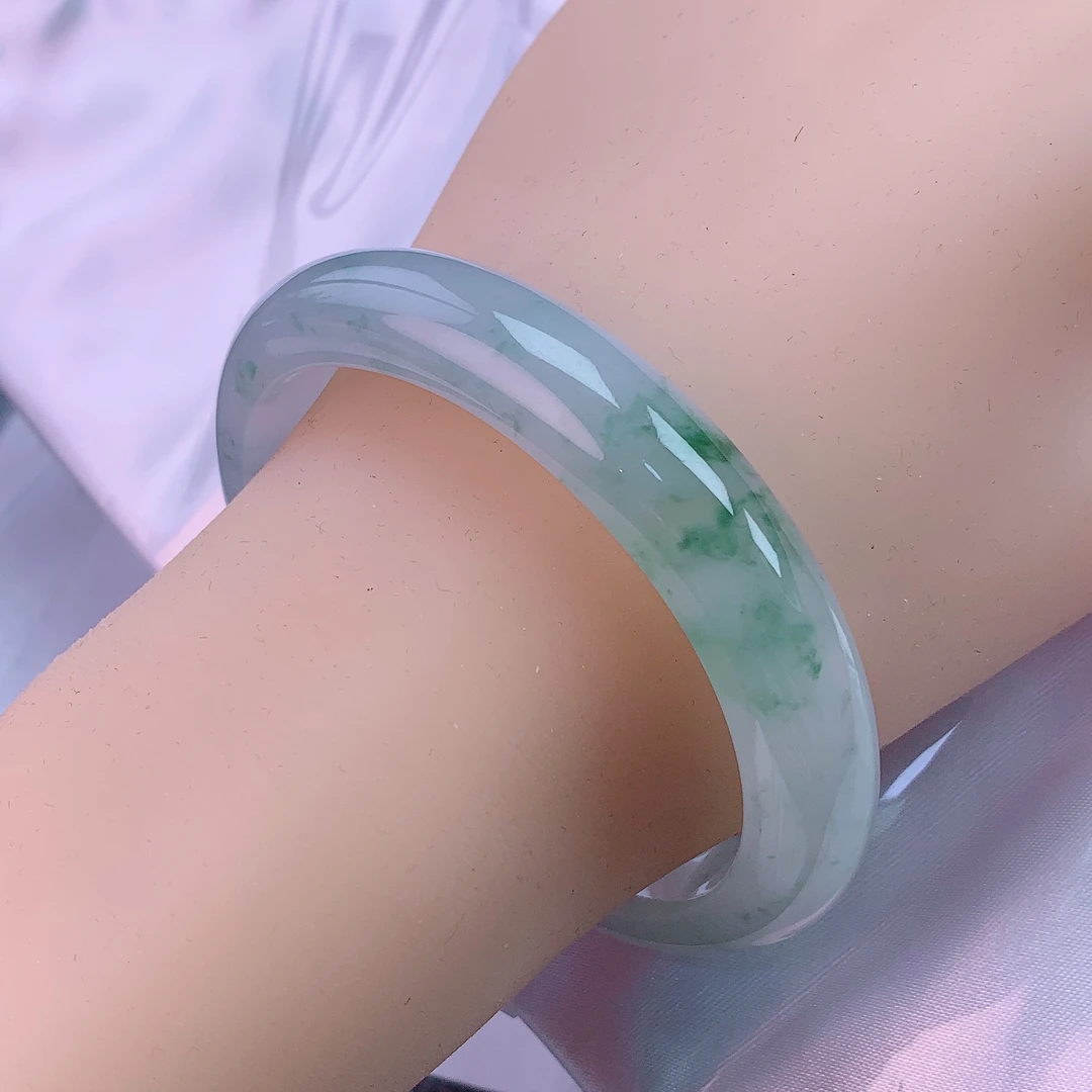 58贵妃圈正圈55-56玻璃种冰透满飘花飘绿花灵动缅甸天然A货翡翠