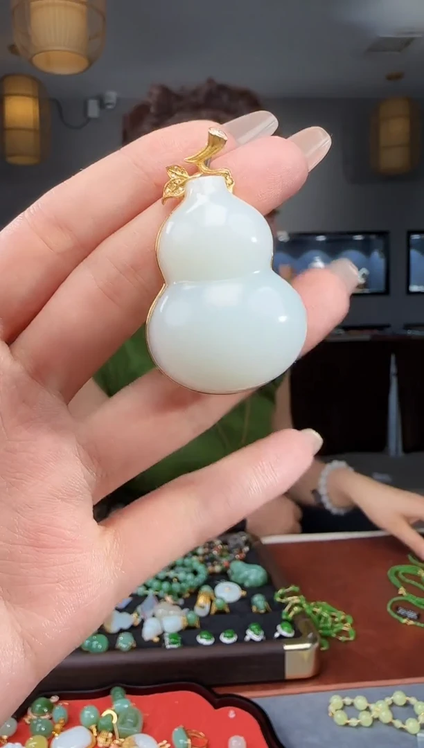 和田玉18K金镶嵌吊坠(不含链)1