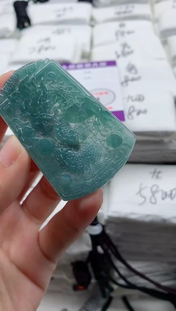 翡翠未镶嵌颈饰8