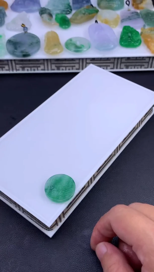 未镶嵌定制翡翠人**易翡翠