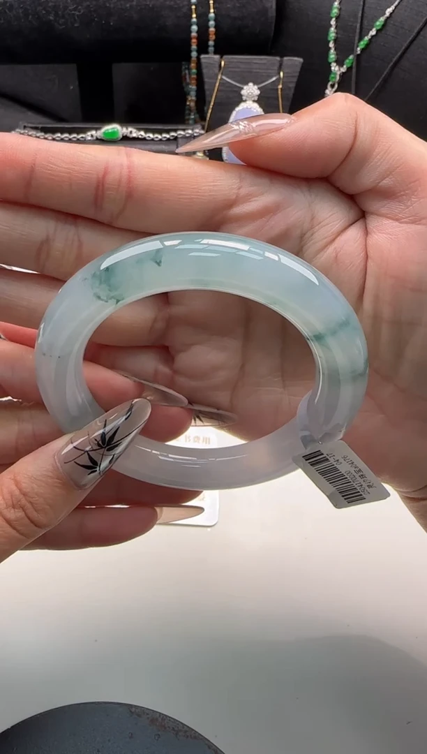 翡翠手镯未镶嵌翡翠手镯