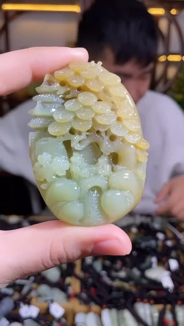 颈饰未镶嵌和田玉1