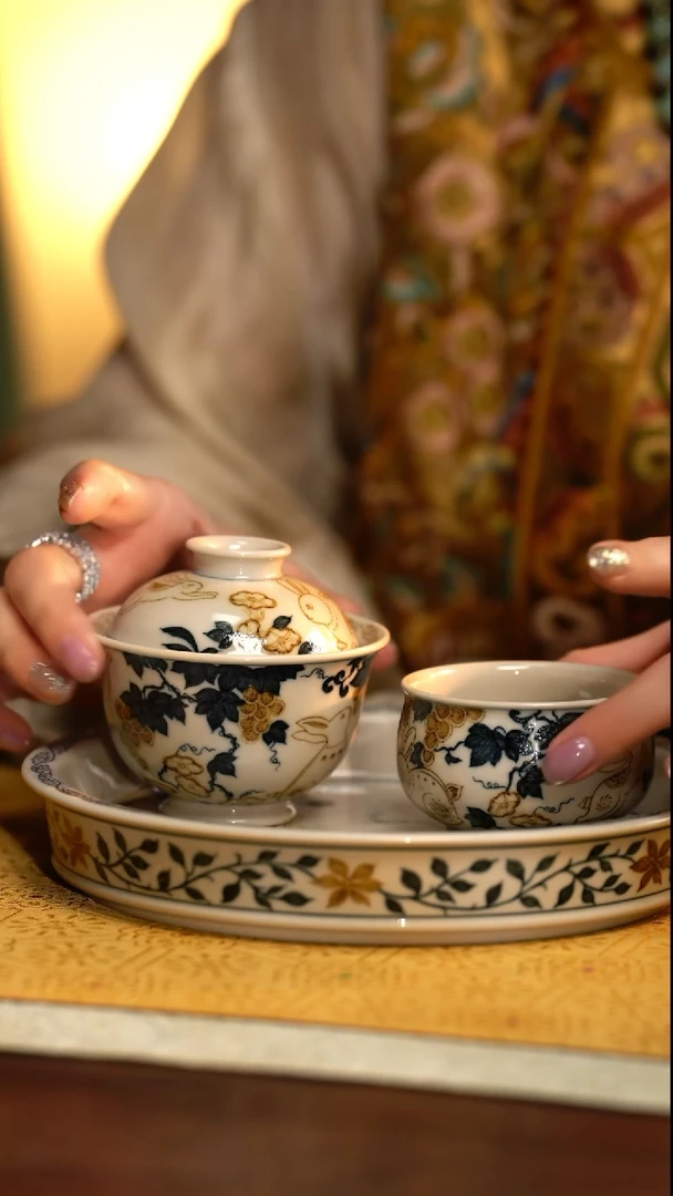 LQT立勤堂青花釉里金葡萄兔三件套