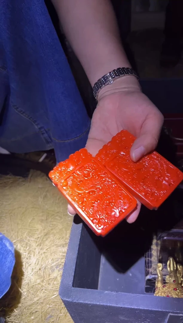 和田玉未镶嵌颈饰和田玉红龙凤牌其中一个给