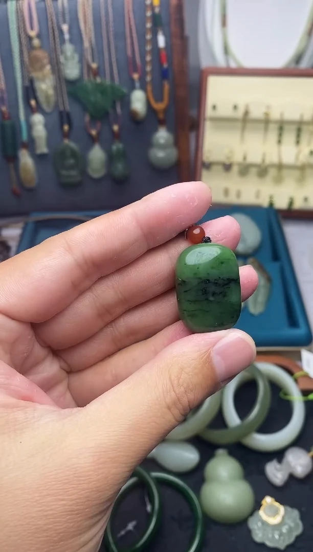 颈饰未镶嵌和田玉1