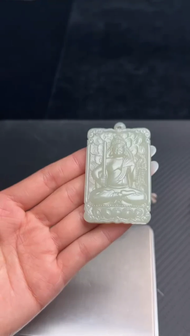 吊坠(赠链)未镶嵌和田玉且末微色差近矿吊坠S