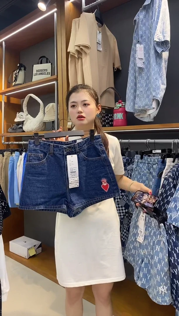 纯色牛仔短裤深蓝色爱心标xs