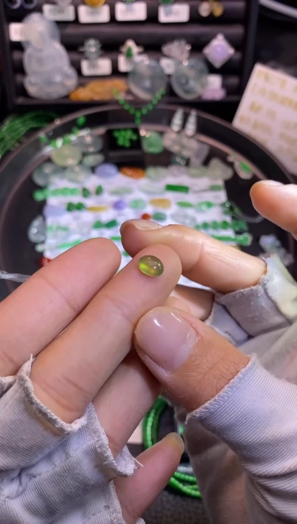 【闪购商品】翡翠挂件未镶嵌蛋