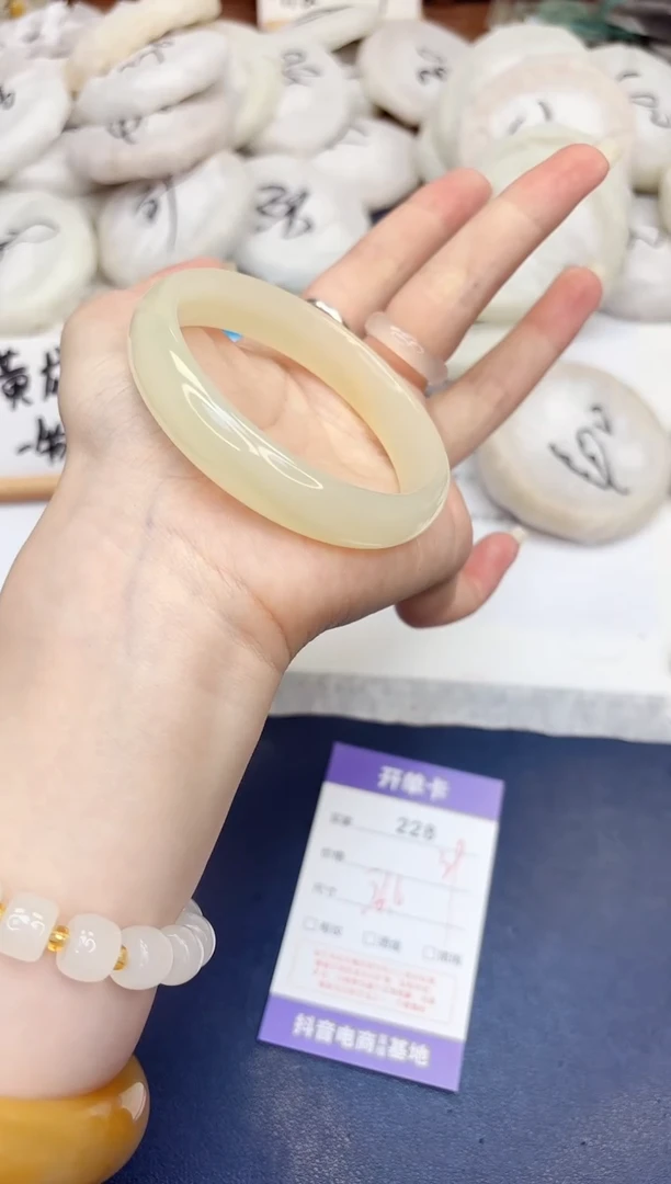 石英质玉手镯未镶嵌228-玉兰白-圈口56