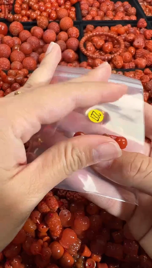 南红玛瑙未镶嵌颈饰1