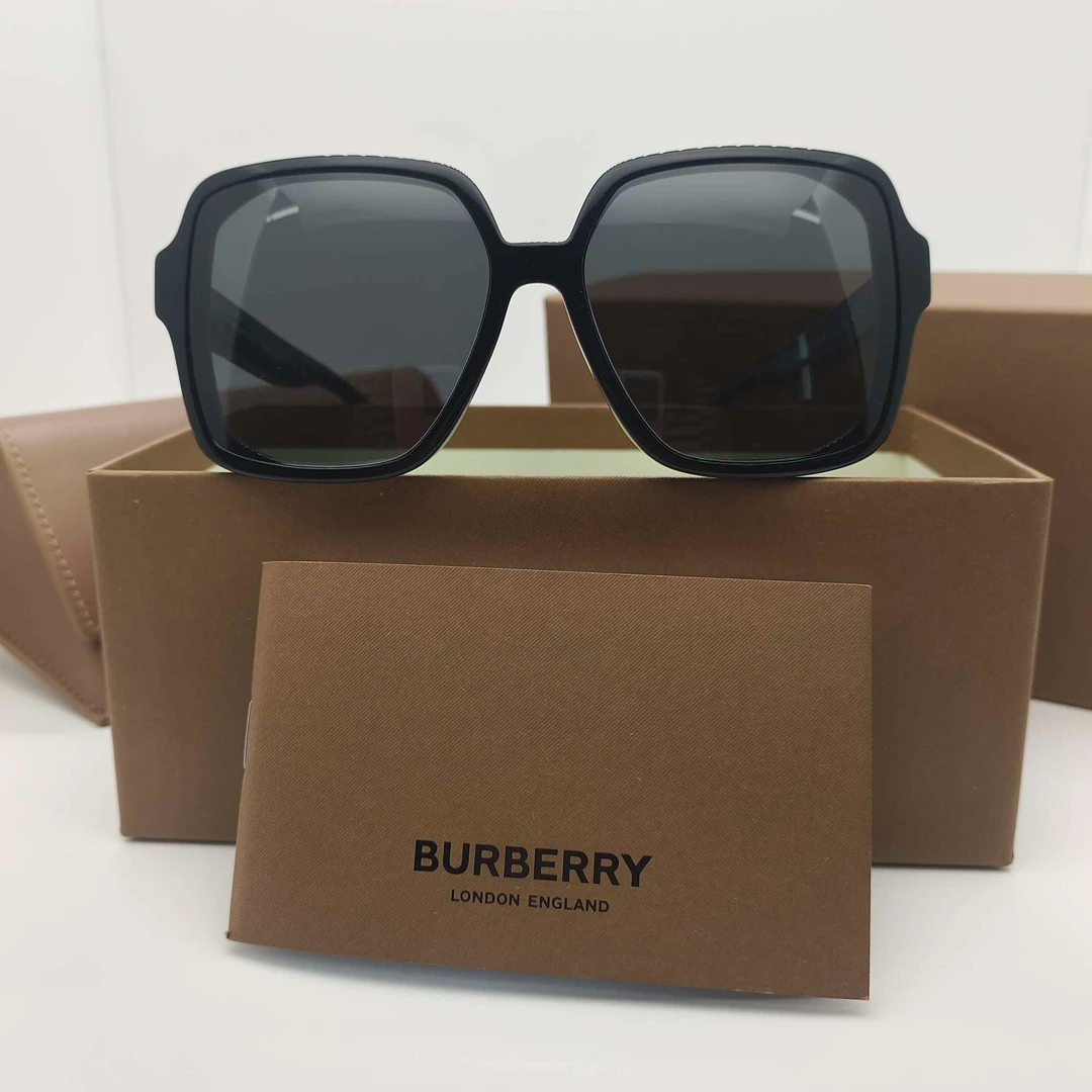 未使用 BURBERRY/博柏利 百搭墨镜 货号 1078 0BE4379D 8003