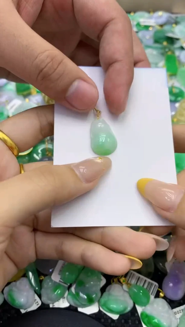 颈饰未镶嵌翡翠天然缅甸翡翠A货