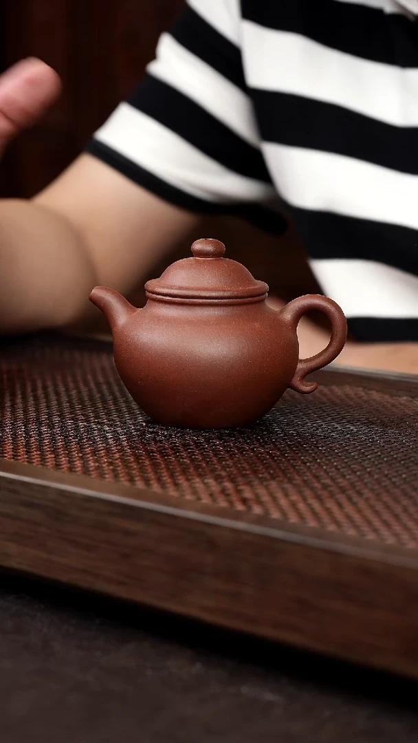 茶壶紫砂底槽清莲子