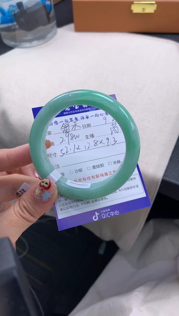 未镶嵌手镯翡翠舒*退货需手镯吊牌标签完好