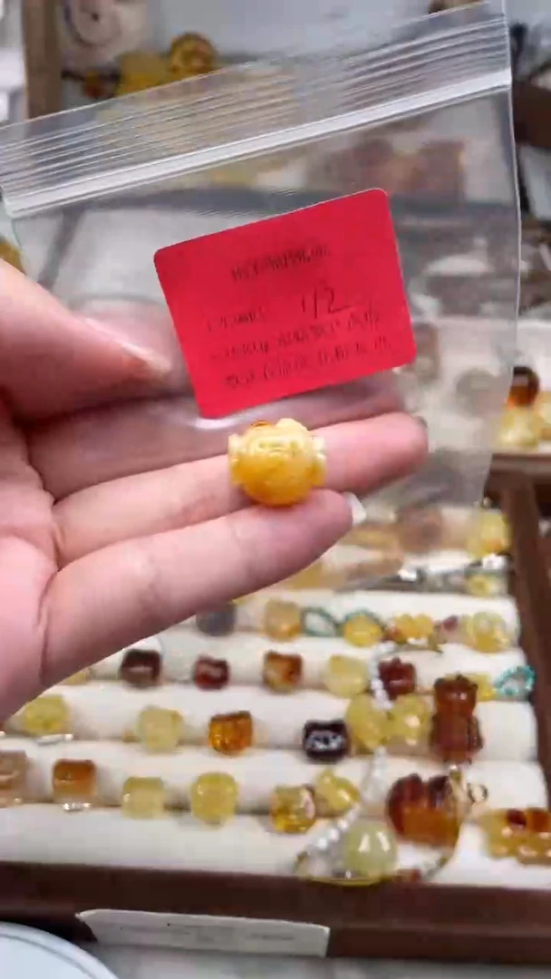 未镶嵌琥珀裸石112，