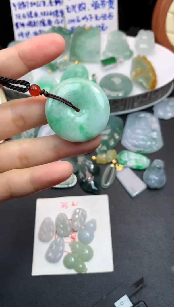 颈饰未镶嵌翡翠吊坠