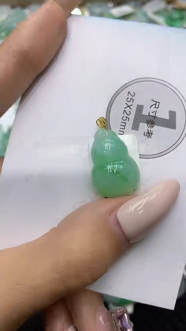 颈饰18K金镶嵌翡翠111111111111