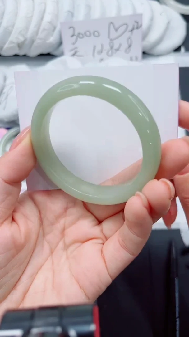 未镶嵌手镯石英质玉250-54.4