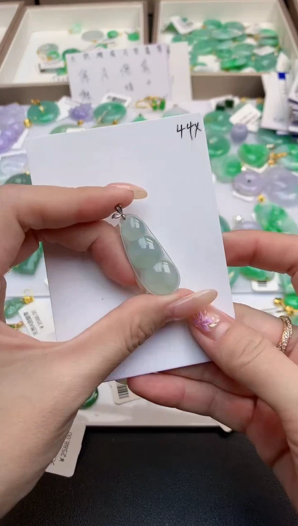 颈饰18K金镶嵌翡翠天然缅甸A货翡翠