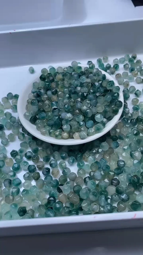 颈饰未镶嵌石英岩玉W2291-蓝水飘花棱珠8mm*15颗