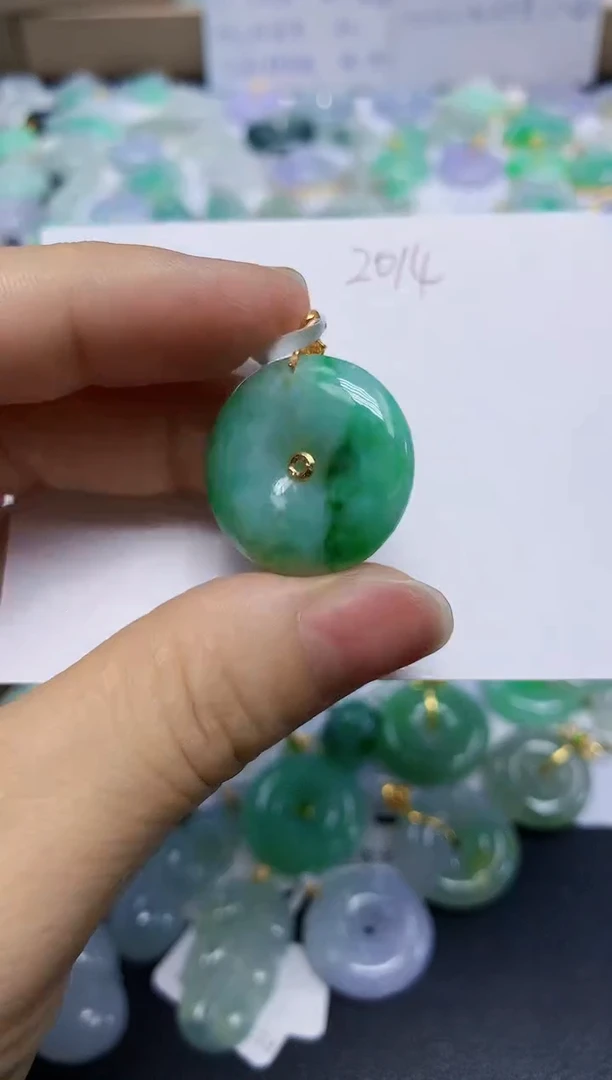 翡翠18K金镶嵌颈饰天然缅甸翡翠A货