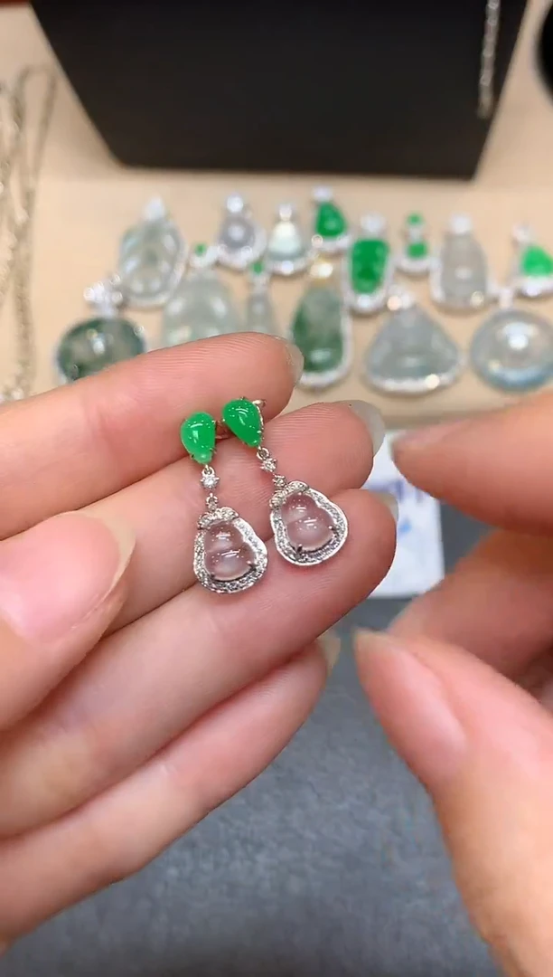 18K金镶嵌翡翠耳饰葫芦【无服务费