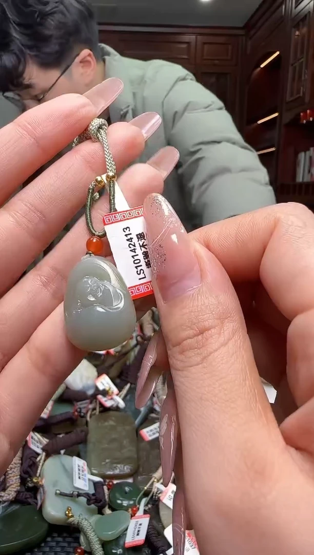 颈饰未镶嵌和田玉多样性发一