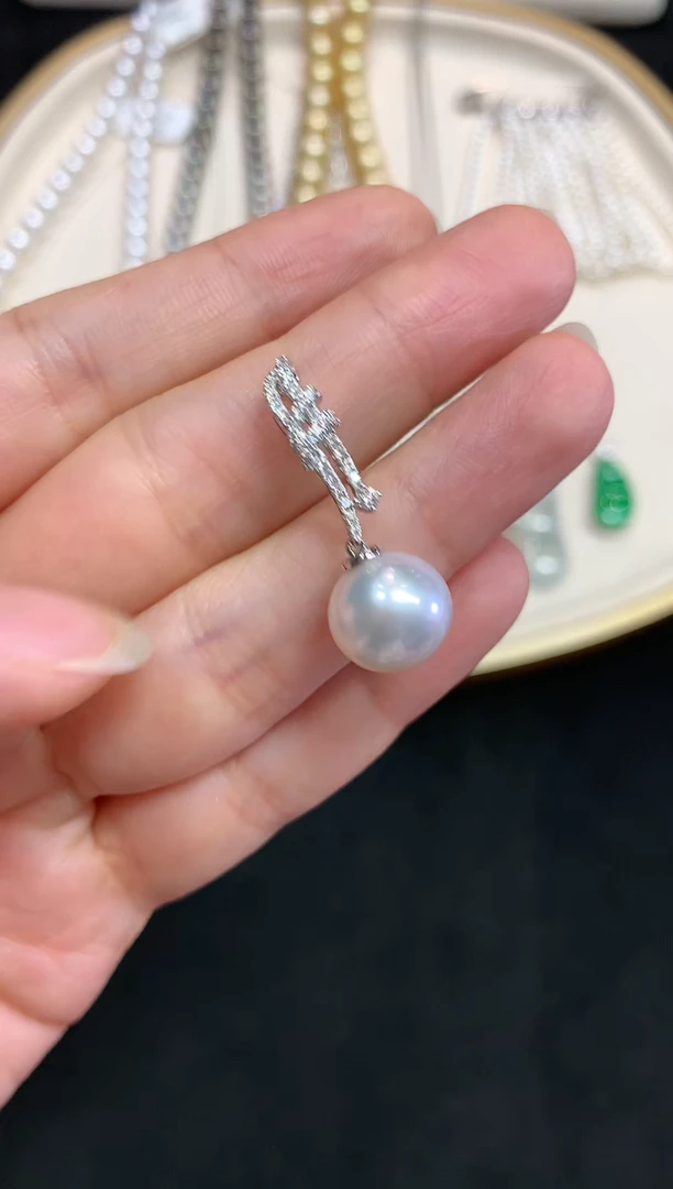 【闪购商品】海水珍珠吊坠18K金镶嵌W58|6800
