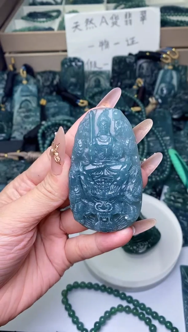翡翠未镶嵌颈饰
