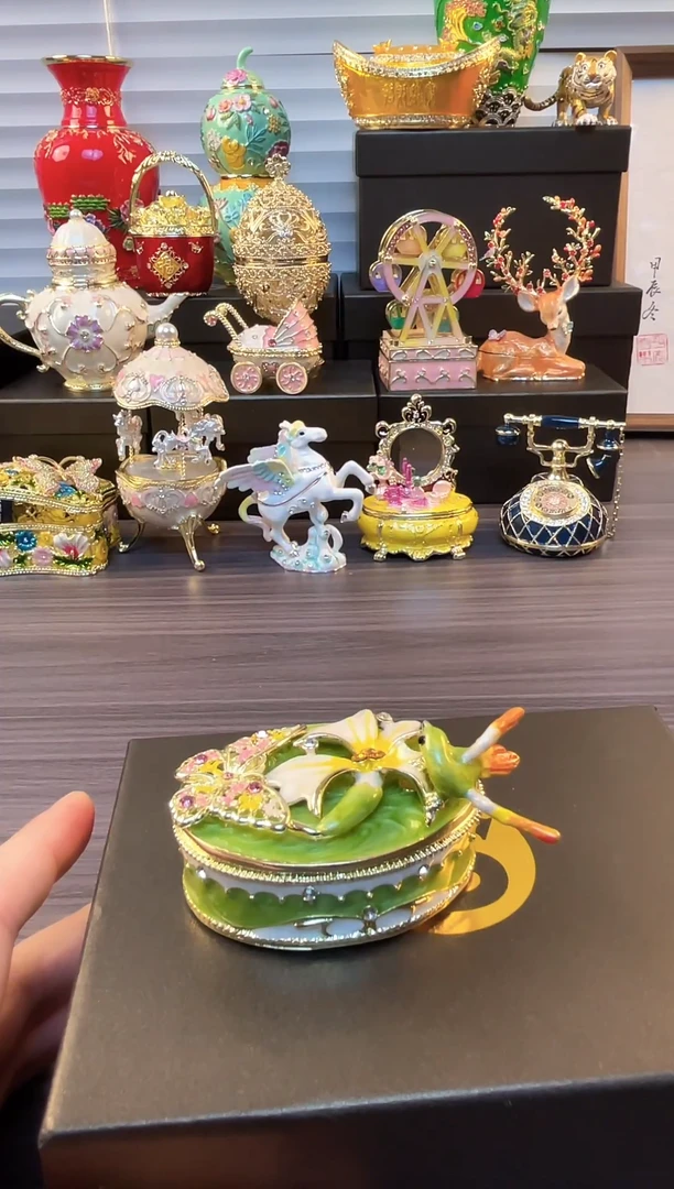 摆件七宝烧珐琅彩首饰盒    椭圆鸟蝴蝶盒