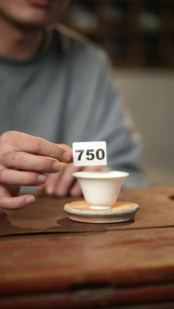 瓷片N**e两只纯白/标题标题标题标题