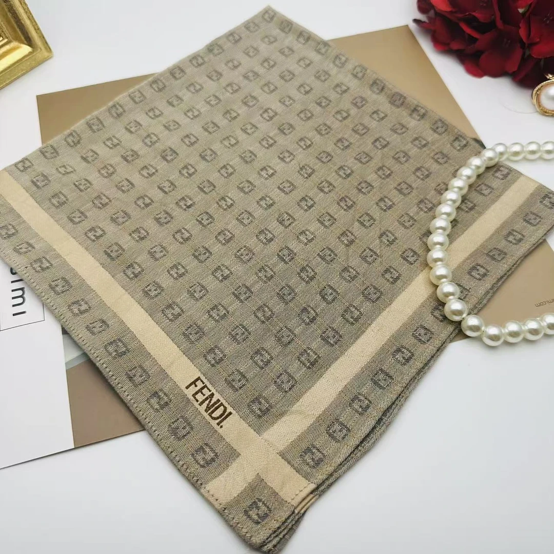 99新 FENDI/芬迪 海囤 芬迪【破洞】 丝巾/yy04083