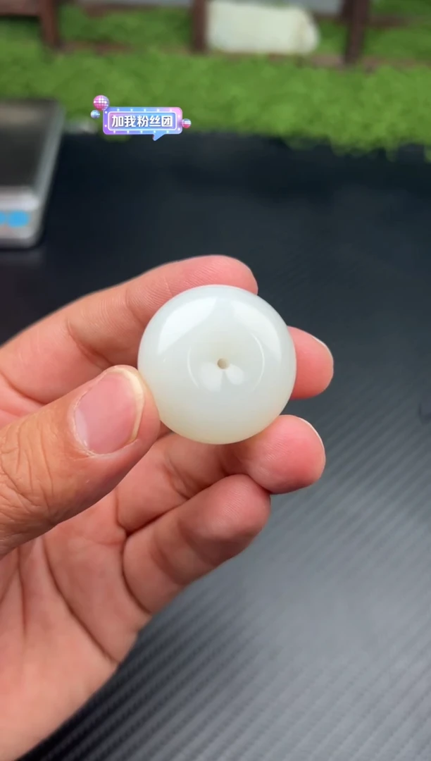 吊坠(赠链)未镶嵌和田玉黑山微色差平安扣（30）