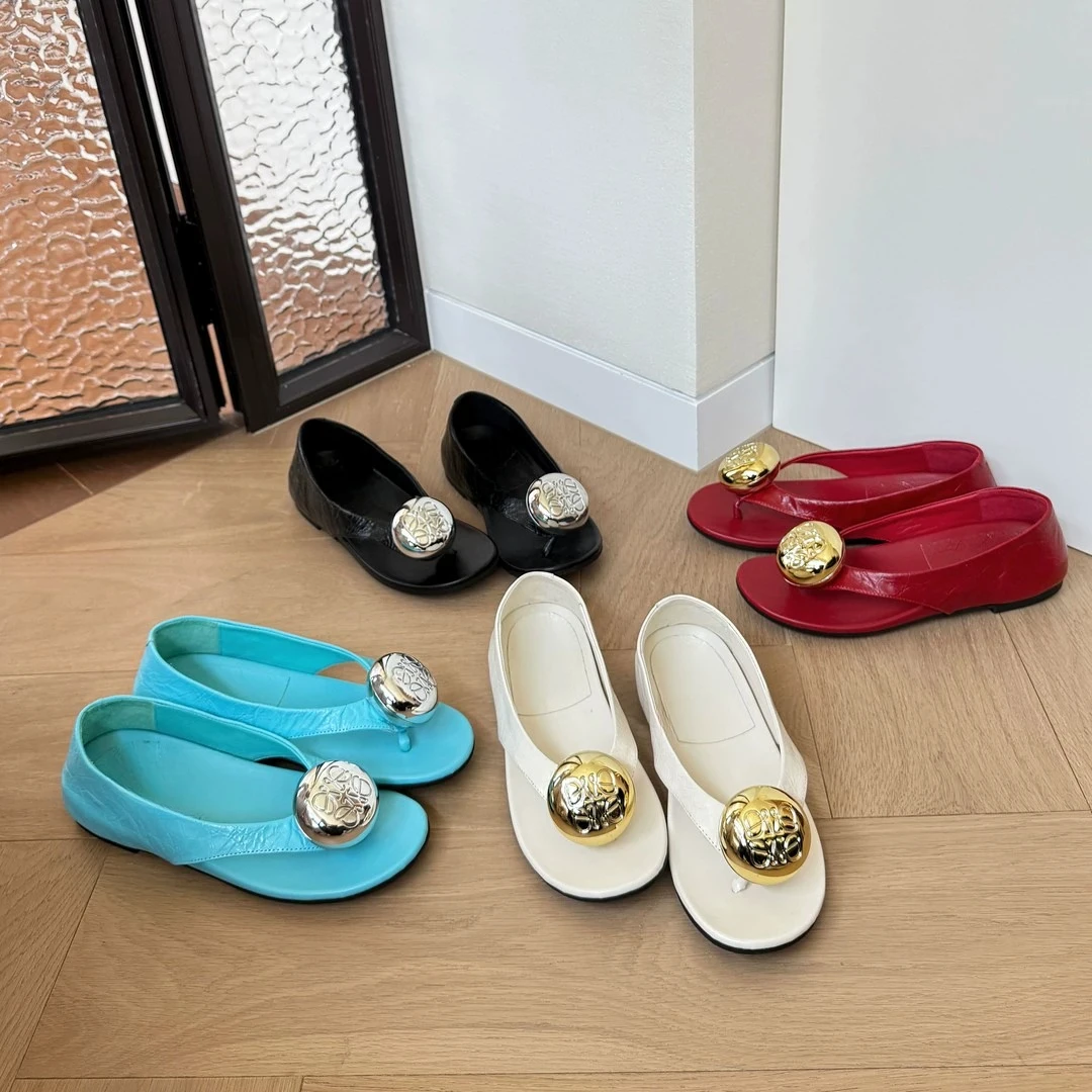 小发喵「鎏金光缎·锋影柔漪｜鎏金蚀影极昼夹趾凉拖的坡跟凉鞋