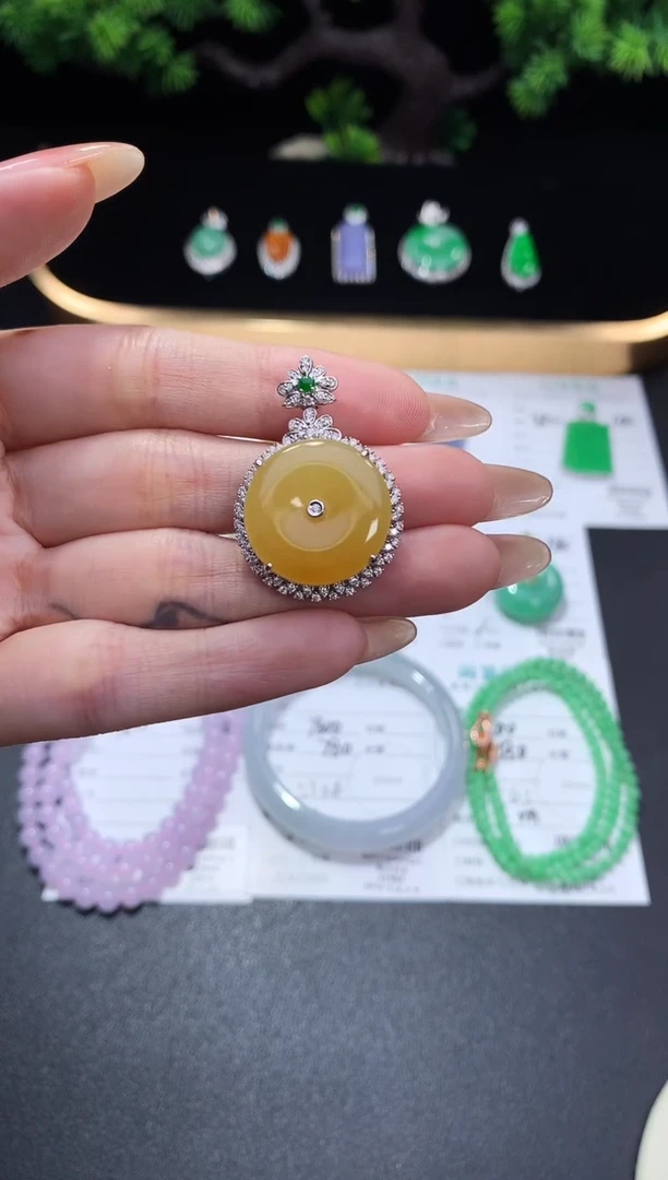 18K金镶嵌挂件翡翠48小时鉴赏期 退货不扣服务费