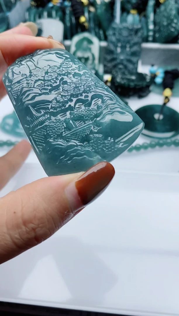 颈饰未镶嵌翡翠