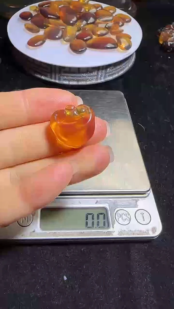 琥珀颈饰未镶嵌18