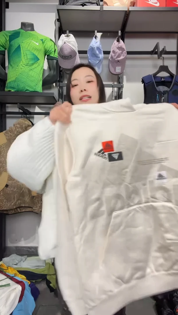 1156闪购编码  阿迪运动卫衣裤以直播间过款为准 尺码.185