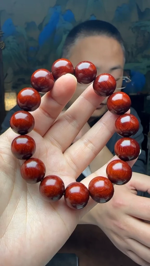 【闪购商品】小叶紫檀手串/手链1.5*15颗5星180度鳞多金星原汁原