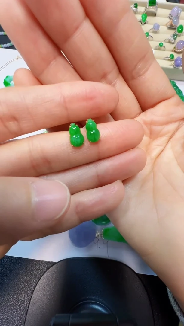 18K金镶嵌翡翠耳饰1980