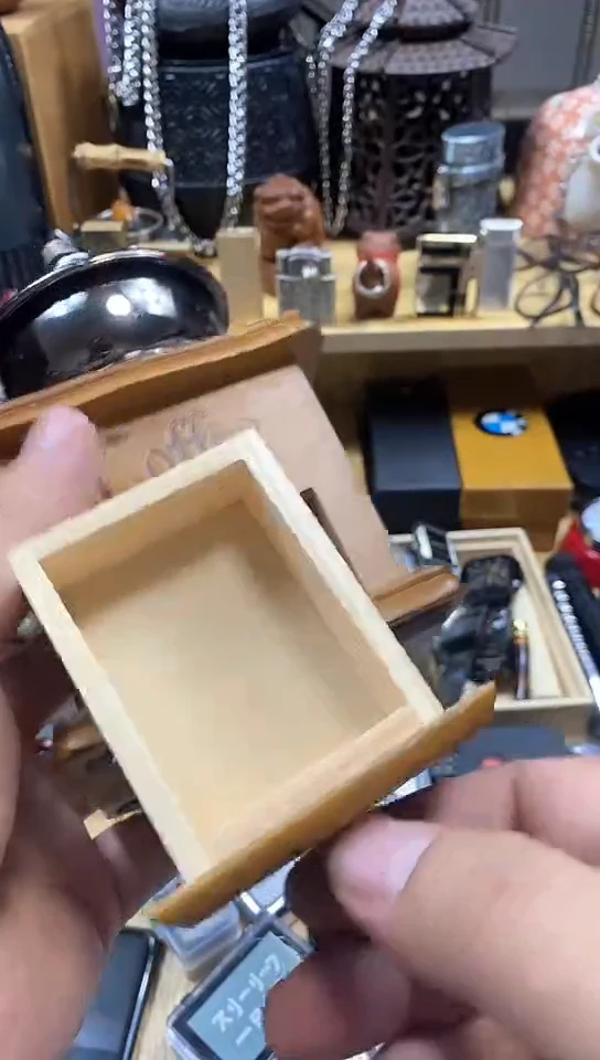 瓷片闪购商品  如图所示