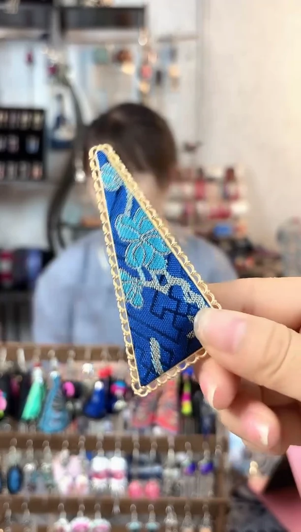 织绣彩云南阁非遗老绣饰品007